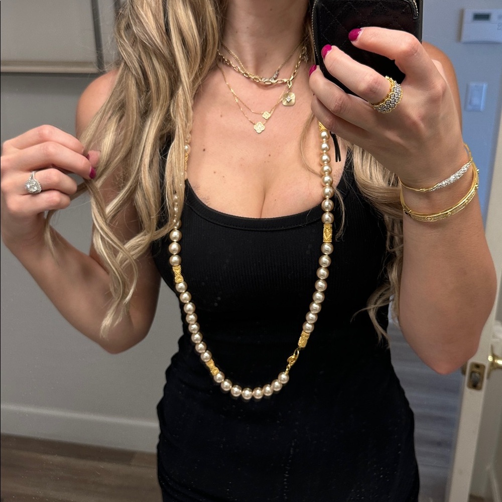 Elegant Gold and Cream Pearl Necklace